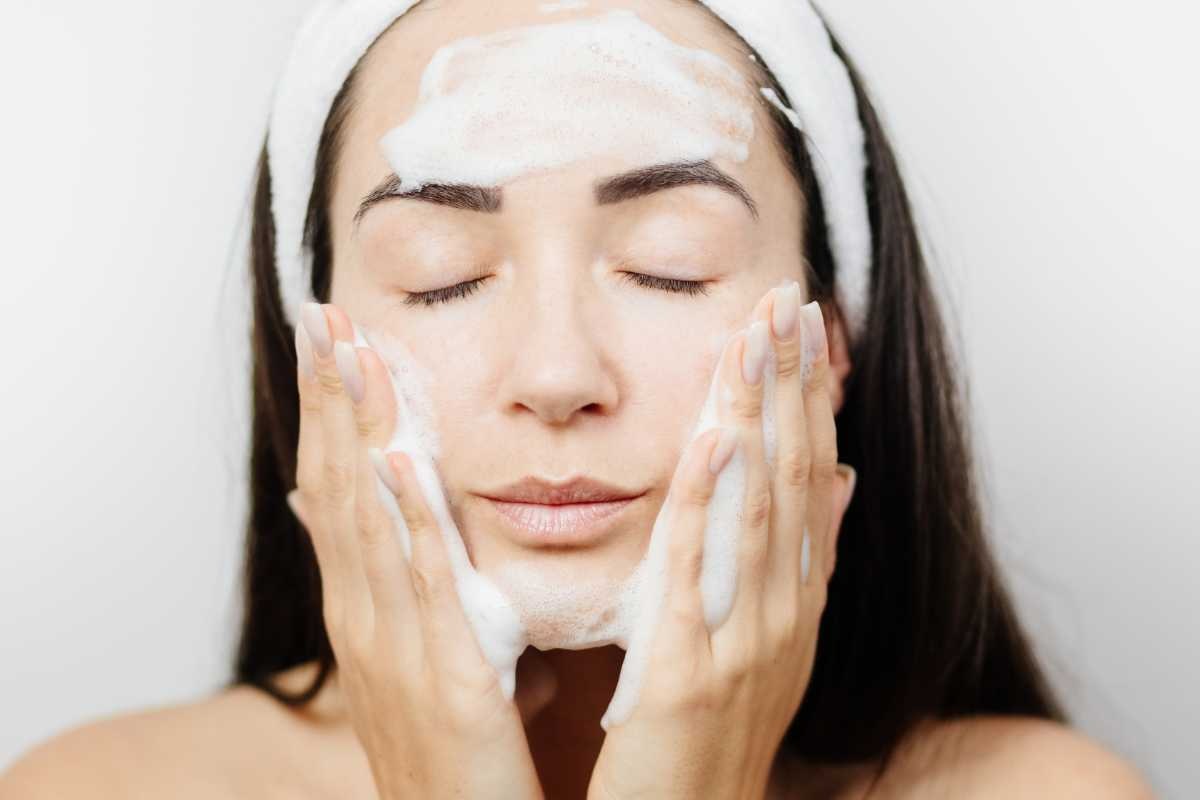 Come fare la pulizia del viso