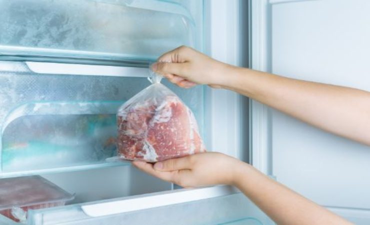 9 modi sbagliati di scongelare la carne