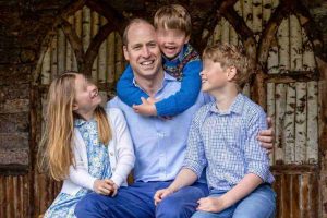Le immagini dei tre figli di William invadono il web