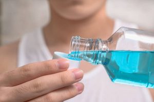 Il collutorio che macchia