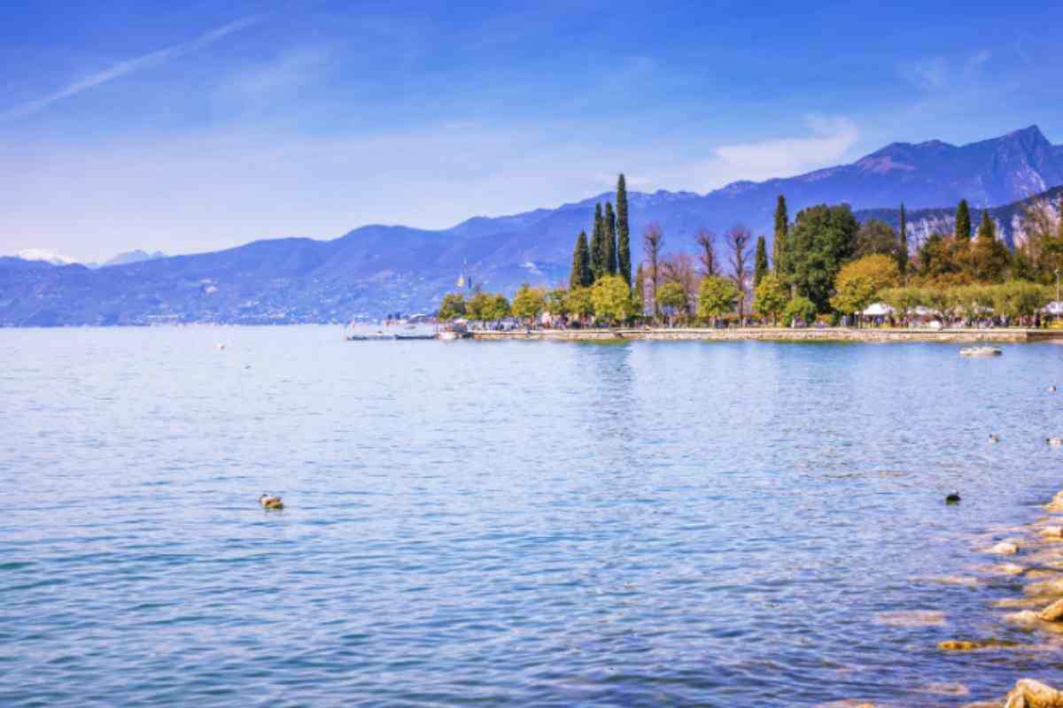 Il lago, il ponte tibetano e panorami mozzafiato