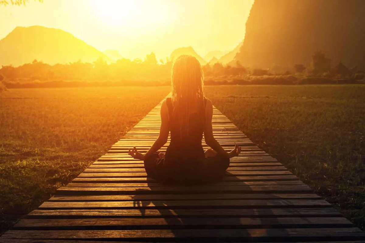 Meditare al tramonto