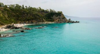 Questa spiaggia italiana con un mare da sogno è un vero paradiso: per gli amanti del sub