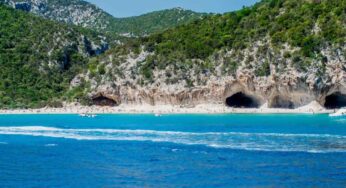 Spiaggia italiana è al centro di un litigio tra 2 comuni: famosa per le sue acque cristalline