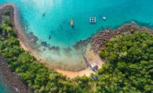 Panoramica dall'alto di una spiaggia di Zanzibar